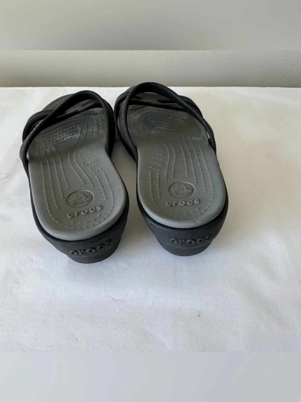 CROCS Size 7 Women’s Black Sandals - Picture 4 of 5